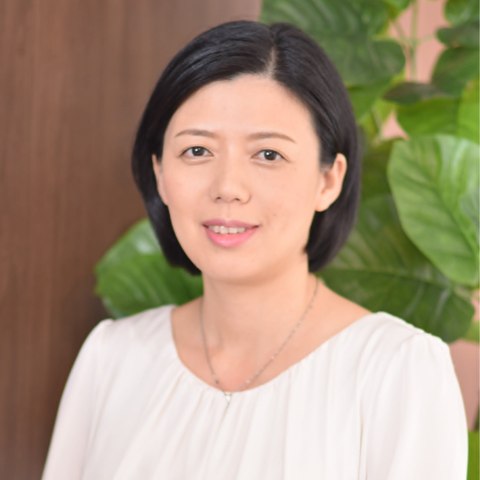 黄 春梅氏
