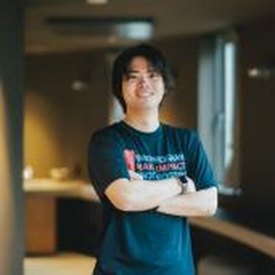 守安 巧氏