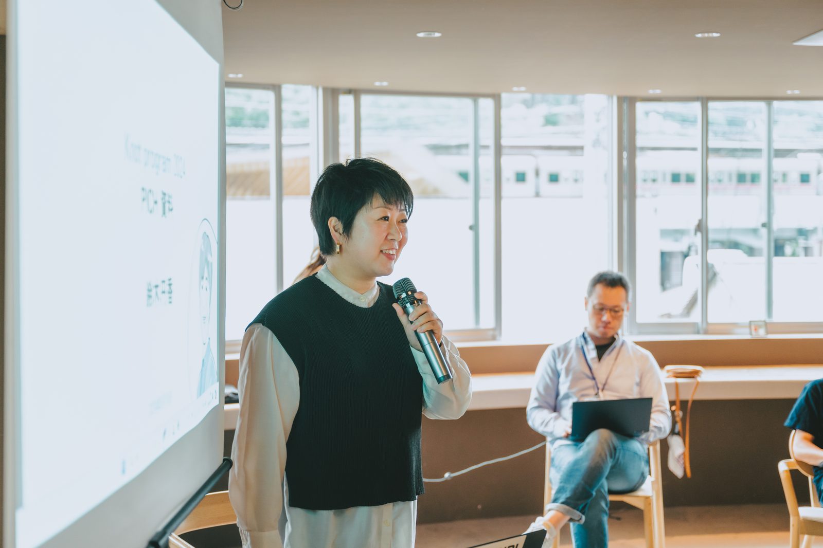 毎月開催される定例会では、1ヵ月の成果を発表